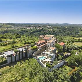 4 Bedroom Luxury Villa Retreat with Heated Infinity Pool near Buje, Sleeps 8-10